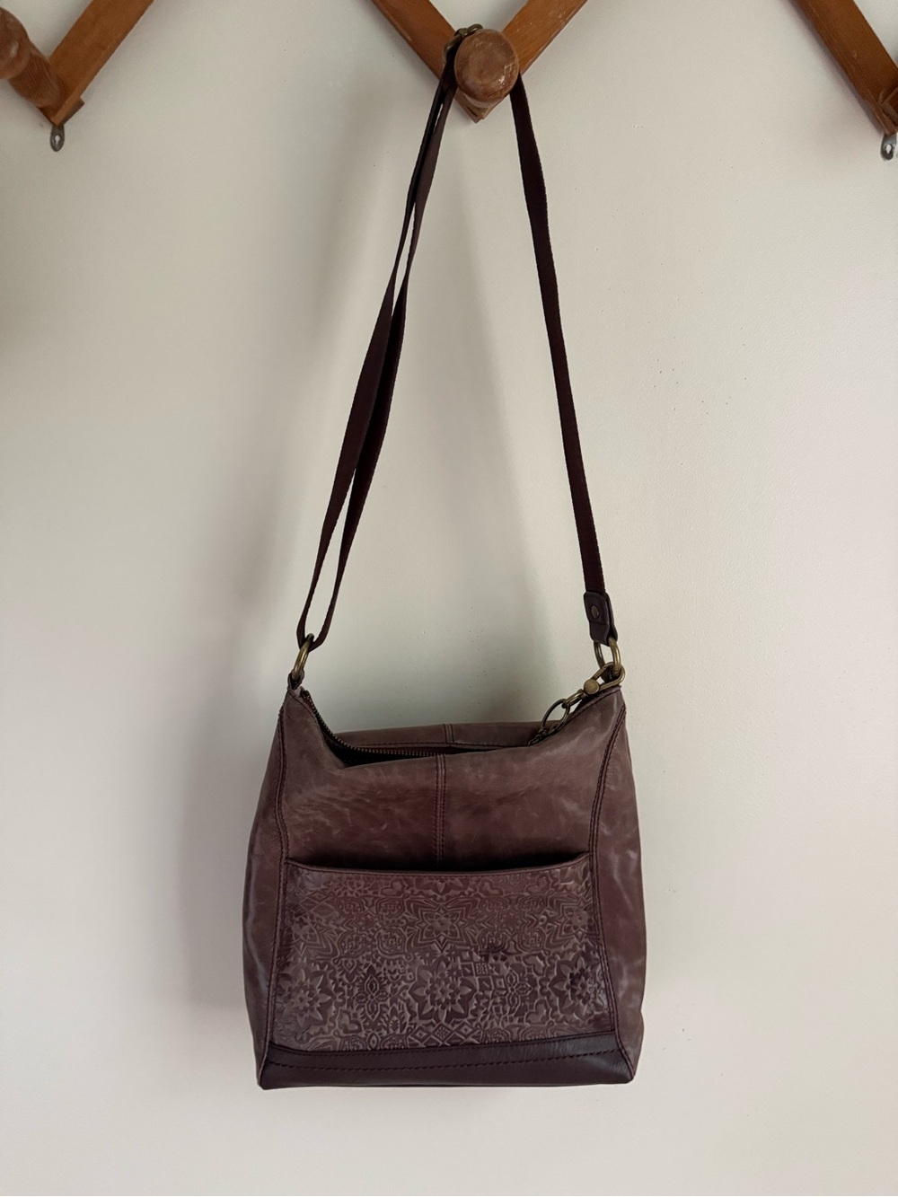 The Sal Silverlake Leather Crossbody bag